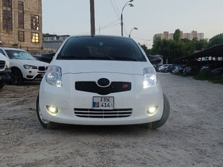 Toyota Yaris фото 0