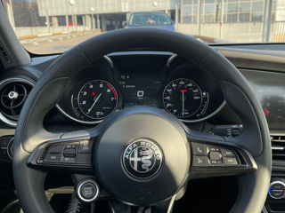 Alfa Romeo Giulia foto 2