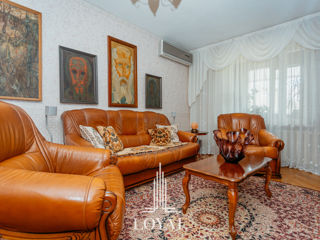set de mobilă clasică de lux din lemn natural foto 1