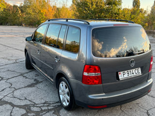 Volkswagen Touran foto 6