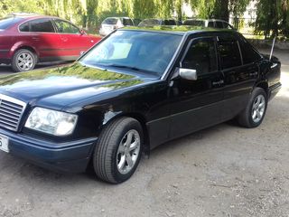 Mercedes Series (W124) foto 3