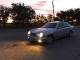 Mercedes E Class foto 1