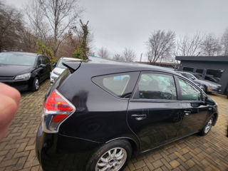 Toyota Prius v foto 18