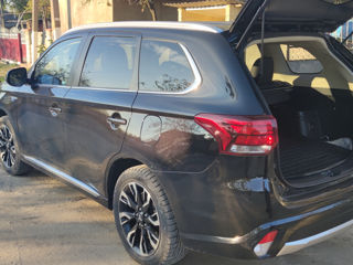 Mitsubishi Outlander foto 2