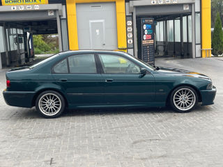 BMW 5 Series foto 2