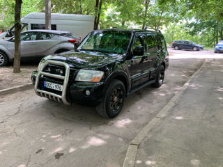 Mitsubishi Pajero foto 2