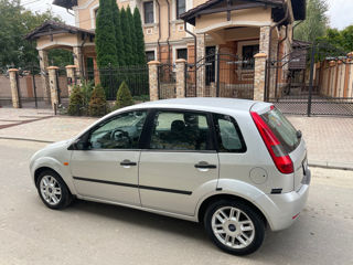 Ford Fiesta foto 3