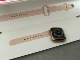 Apple Watch Series 5 , Gold Aluminum Case 40mm, Pink Sport Band foto 8