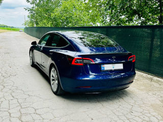 Tesla Model 3 foto 3