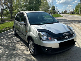 Ford Fiesta фото 1