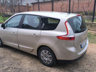 Renault Grand Scenic foto 8