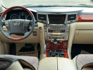 Lexus LX Series foto 10