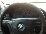 BMW 5 Series foto 5