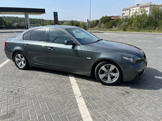 BMW 5 Series foto 2