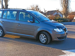 Volkswagen Touran foto 3