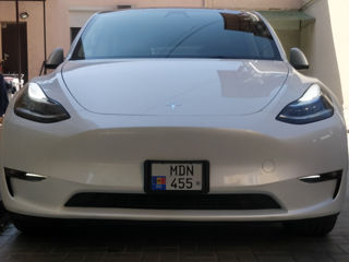 Tesla Model Y foto 2