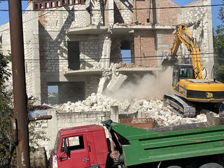 Demolari mecanizate , exavatoare pentru demolari.Terasament. excavări. transport basculante.