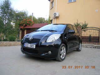 Toyota Yaris foto 2