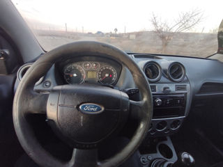 Ford Fiesta foto 9