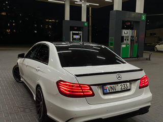 Mercedes E-Class foto 2