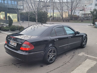 Mercedes E-Class foto 2