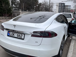 Tesla Model S фото 2