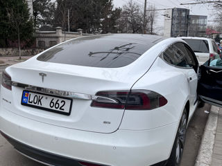 Tesla Model S foto 2