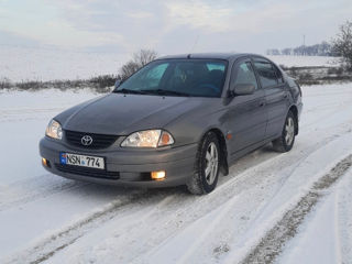 Toyota Avensis foto 2