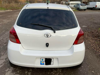 Toyota Yaris foto 2