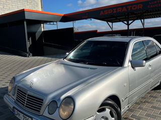 Mercedes E-Class foto 2