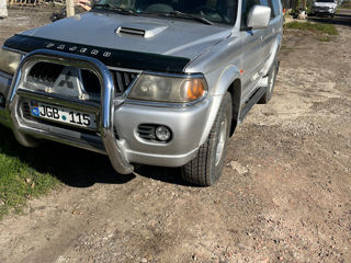 Mitsubishi Pajero Sport foto 2