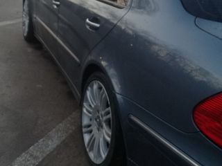 Mercedes E Class foto 2