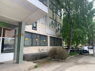В аренду салон красоты в Бельцах 50 кв.м. и 20 кв.м., в центре, ул. Михай Витязул, 18, 1-й этаж