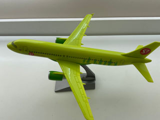 Продается модель самолёта Airbus A320. foto 1