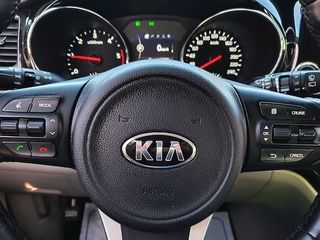 KIA Carnival foto 11