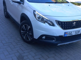 Peugeot 2008 foto 1