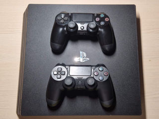 PlayStation 4 Pro , 2 controlere ,acount cu 100+jocuri