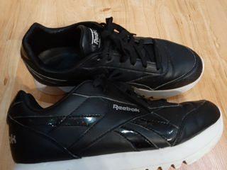 Ghete " Reebok " originale  mar.. 38 Piele Naturală... stare ideala fara defecte! 350lei