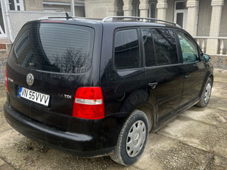 Volkswagen Touran foto 4