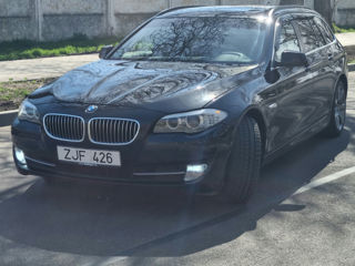 BMW 5 Series Touring foto 2