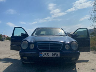 Mercedes E-Class foto 2