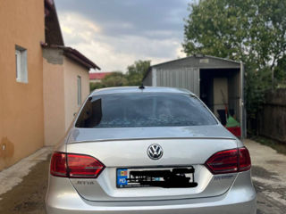 Volkswagen Jetta foto 2