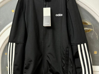 Costum sportiv Adidas, Anglia