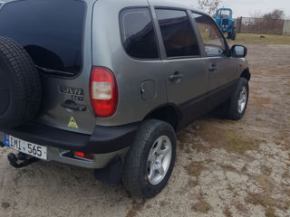 Chevrolet Niva foto 2