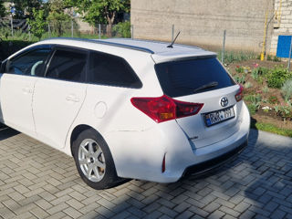 Toyota Auris фото 2