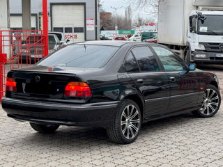 BMW 5 Series foto 4