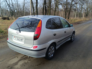 Nissan Almera Tino foto 5