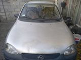 Opel corsa.  anu  2000,   motor x 10 xe