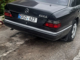 Mercedes Series (W124) foto 4