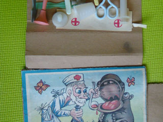 Бумажные куколки из серии «Вырезалки-наряжалки» из 90-х. Детский набор Доктор Айболит (СССР). foto 7